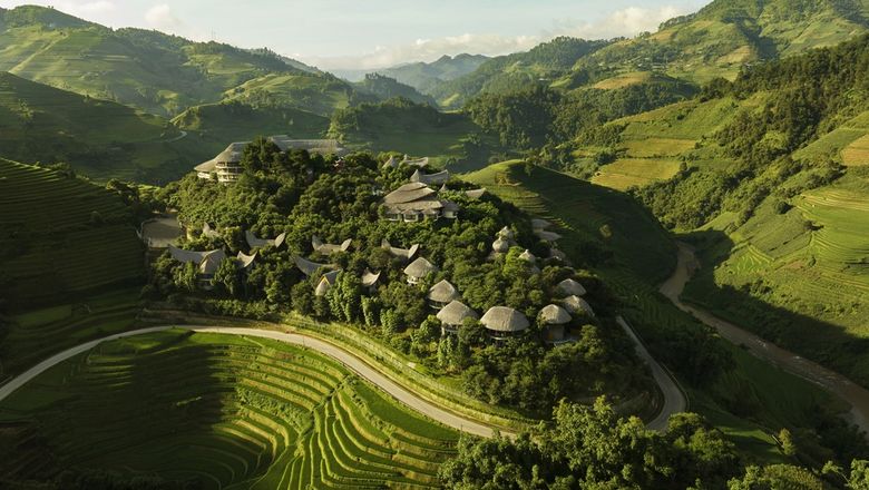 Garrya Mu Cang Chai is located in Pu Nhu Village, La Pan Tan Commune, Yen Bai, Vietnam – about 300km northwest of Hanoi, amid terraced rice fields.