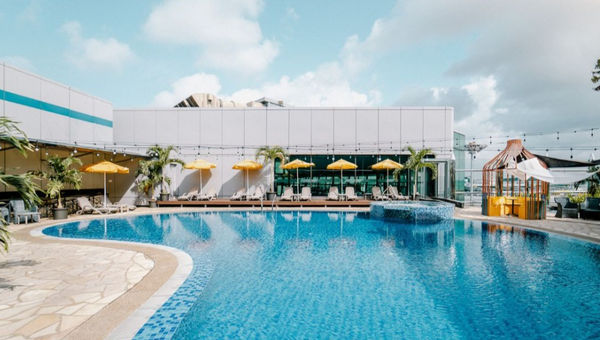 Changi Airport features a rooftop pool at Aerotel Transit Hotel in Terminal 1, offering runway views, a jacuzzi, and a poolside bar. Changi Airport features a rooftop pool at Aerotel Transit Hotel in Terminal 1, offering runway views, a jacuzzi, and a poolside bar.