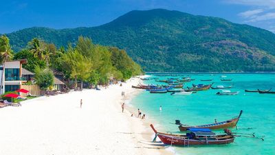 As Thailand’s first UNESCO Global Geopark, the Satun Archipelago boasts rich geological and cultural heritage, making it an ideal destination for eco-conscious travellers seeking tranquility and natural beauty.