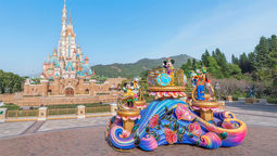 The Friendtastic! parade features 11 floats, 100 performers, over 30 Disney characters, and original songs, showcasing films like Zootopia, Encanto, and Toy Story.