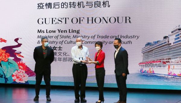 Sheng Shiong Group CEO Lim Hock Chee with Minister Low Yen Ling. Sheng Shiong Group CEO Lim Hock Chee with Minister Low Yen Ling.