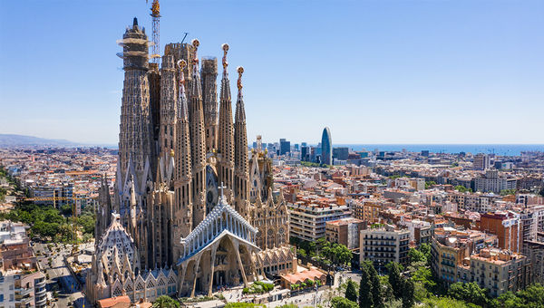 Silversea’s convenient City Stays provide pre- and post-cruise experiences in cities like Rome, Barcelona, and Athens, with curated cultural activities, five-star hotels, and smooth transfers. (Pictured: Barcelona) Silversea’s convenient City Stays provide pre- and post-cruise experiences in cities like Rome, Barcelona, and Athens, with curated cultural activities, five-star hotels, and smooth transfers. (Pictured: Barcelona)