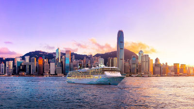 Norwegian Spirt sails into Hong Kong.