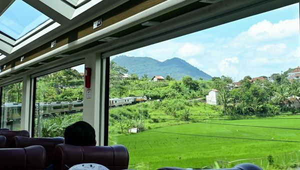 The Argo Wilis Panoramic train features comfortable seating, large windows for scenic views, and a relaxing, scenic journey across Indonesia. The Argo Wilis Panoramic train features comfortable seating, large windows for scenic views, and a relaxing, scenic journey across Indonesia.